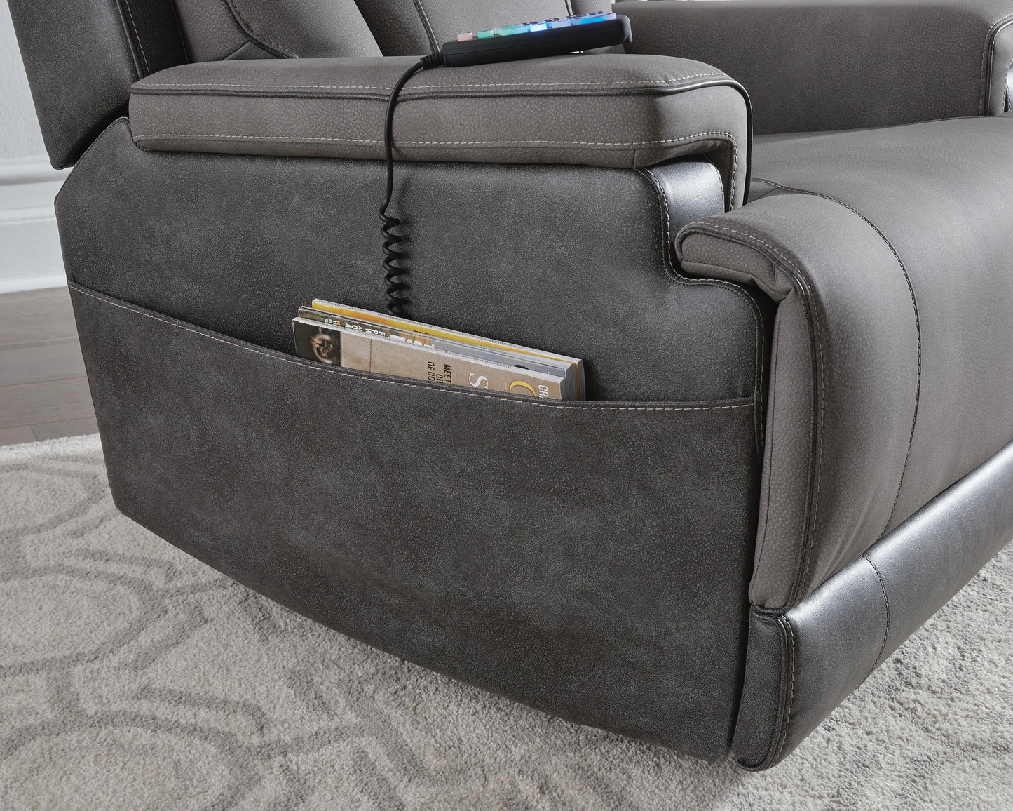 4Z-Peaceful Pause Power Lift Recliner