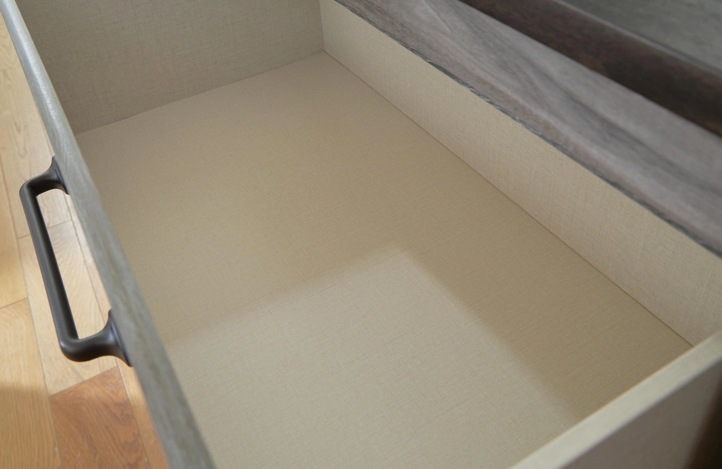 Bronyan Chest of Drawers