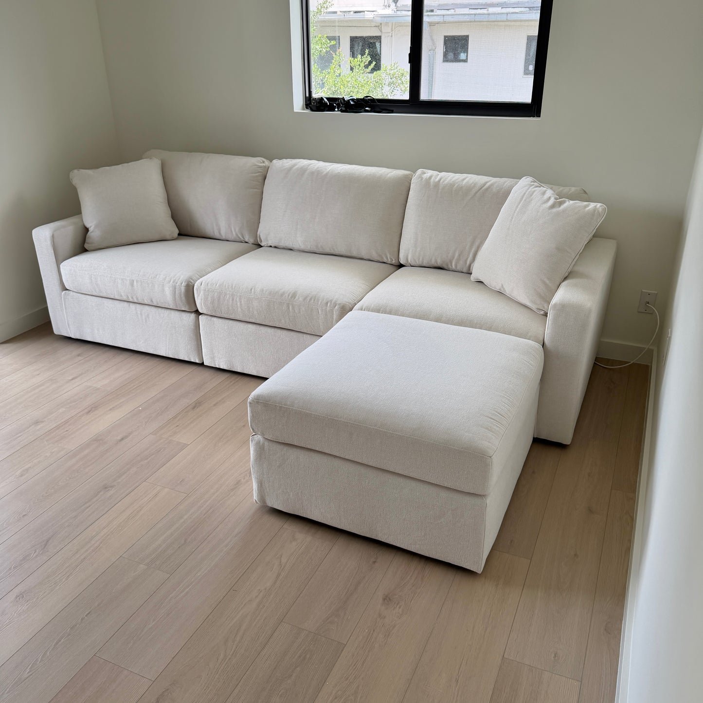 Modmax Sectional W/Ottoman