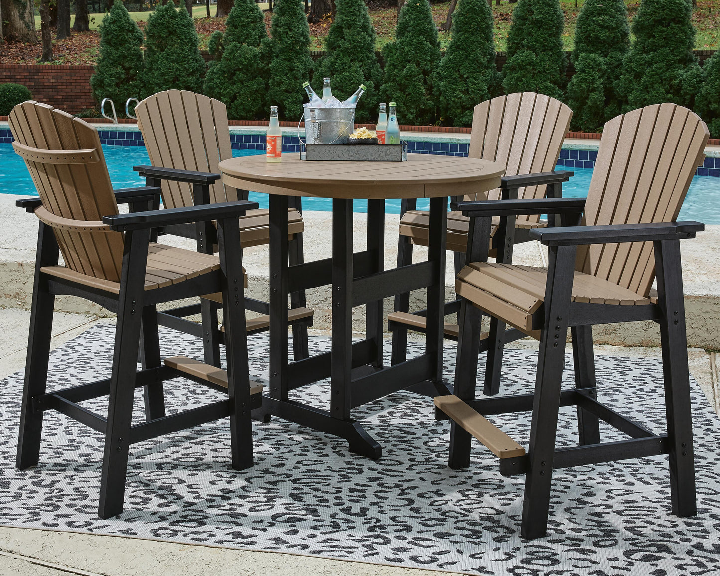 Fairen Trail Outdoor Dining Set